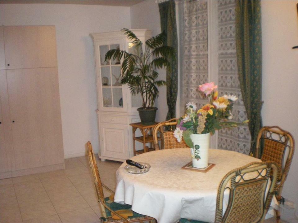 Les Fontaines Saint Leonard Apartamento Honfleur Exterior foto